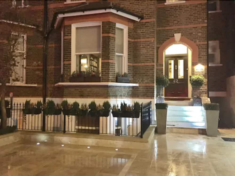 Aviva Studios London Exterior photo